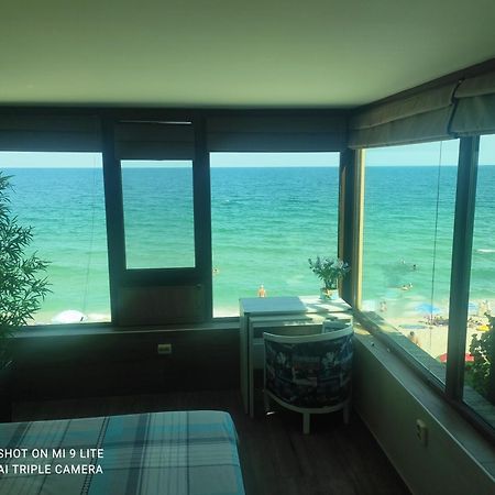 Hemingway Rooms In Happy Beach ヴァルナ エクステリア 写真