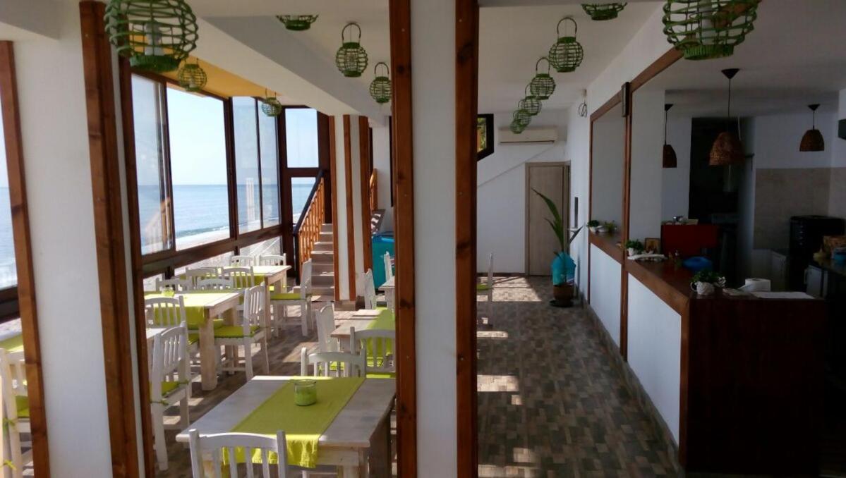 Hemingway Rooms In Happy Beach ヴァルナ エクステリア 写真