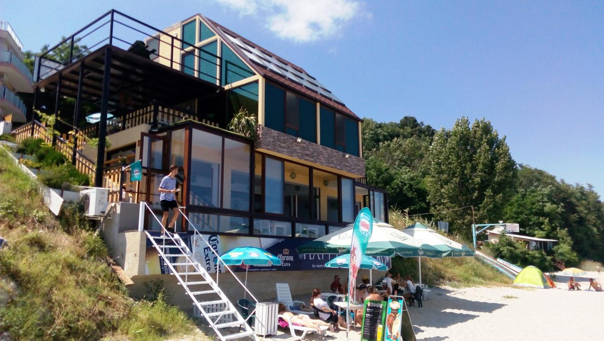 Hemingway Rooms In Happy Beach ヴァルナ エクステリア 写真