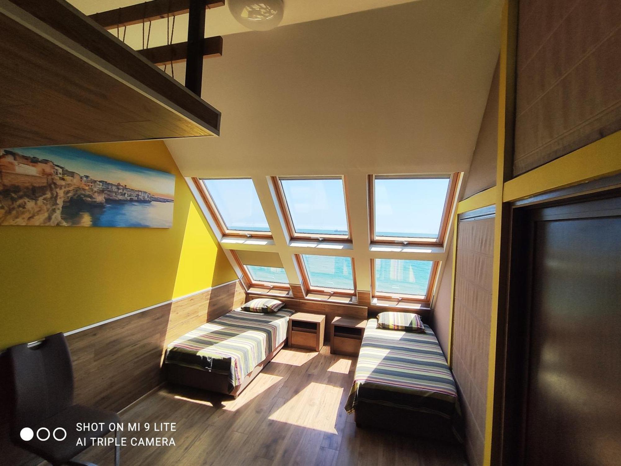 Hemingway Rooms In Happy Beach ヴァルナ エクステリア 写真