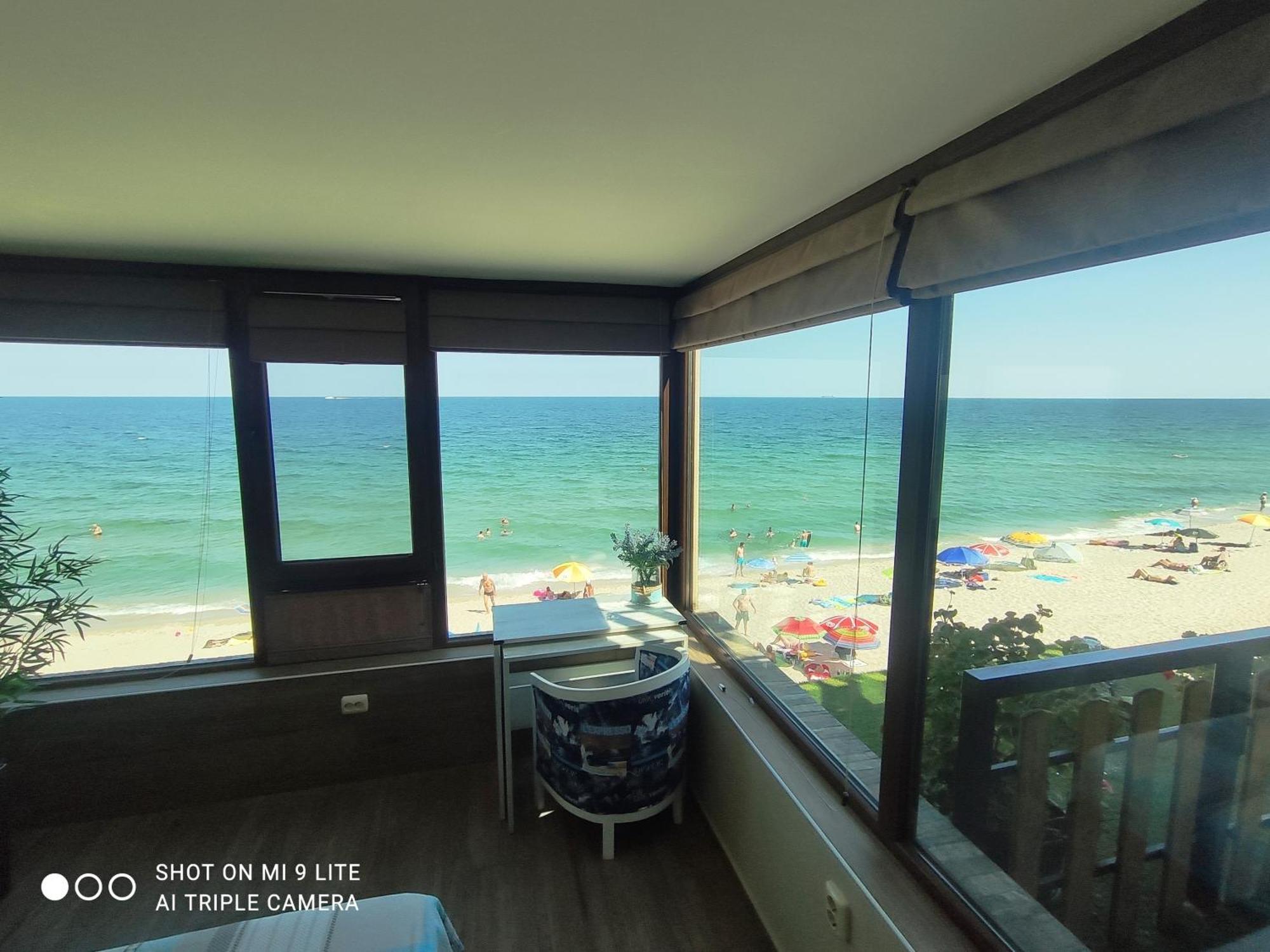 Hemingway Rooms In Happy Beach ヴァルナ エクステリア 写真
